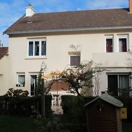 Une Maison En Ville Villa