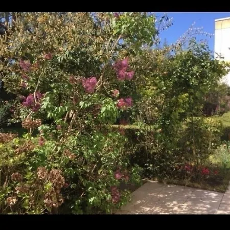 Une Maison En Ville Villa *