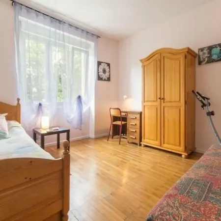 Une Maison En Ville Villa